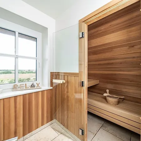 בית נופש Reetgedecktes Nordseehaus Mit Garten, Sauna & Kamin