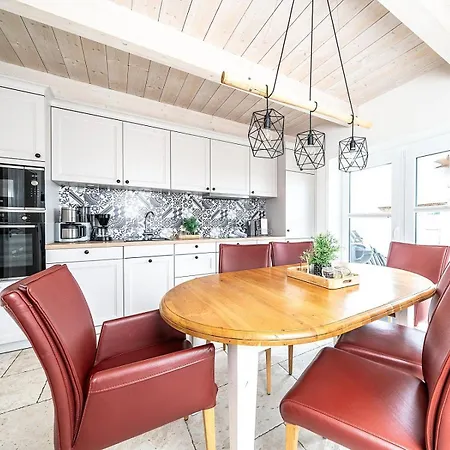 בית נופש Reetgedecktes Nordseehaus Mit Garten, Sauna & Kamin