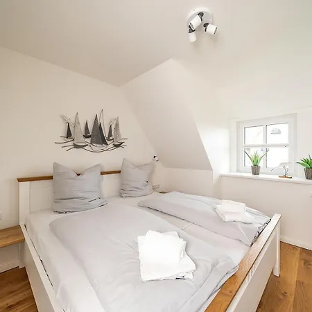 Reetgedecktes Nordseehaus Mit Garten, Sauna&kamin