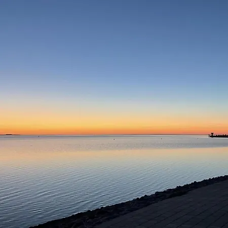 Reetgedecktes Nordseehaus Mit Garten, Sauna & Kamin בית נופש *