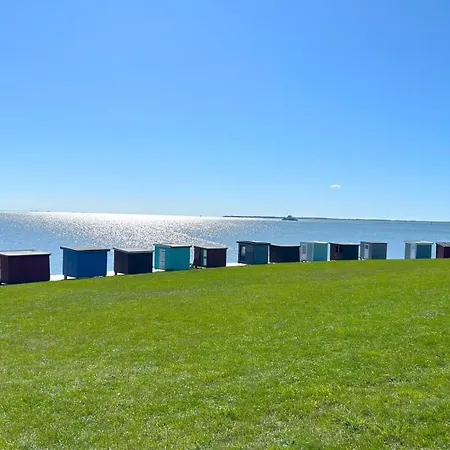 Reetgedecktes Nordseehaus Mit Garten, Sauna&kamin * Dagebüll