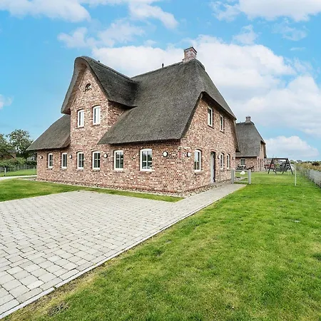 Reetgedecktes Nordseehaus Mit Garten, Sauna & Kamin