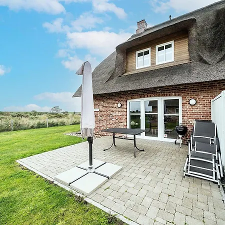 Reetgedecktes Nordseehaus Mit Garten, Sauna & Kamin * Dagebüll