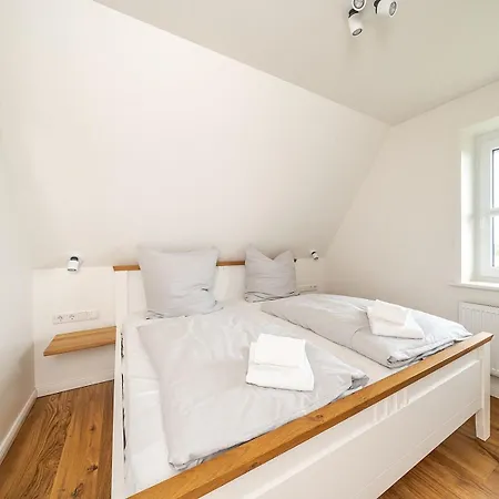 Reetgedecktes Nordseehaus Mit Garten, Sauna & Kamin