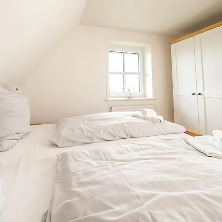 Reetgedecktes Nordseehaus Mit Garten, Sauna & Kamin בית נופש *