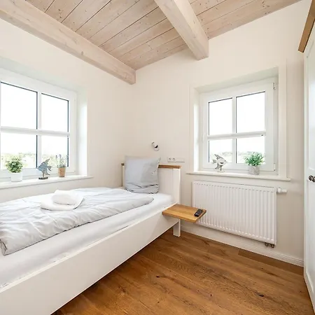 Reetgedecktes Nordseehaus Mit Garten, Sauna & Kamin בית נופש *