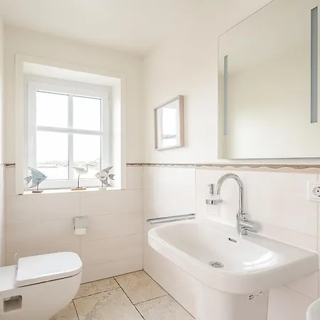 Reetgedecktes Nordseehaus Mit Garten, Sauna & Kamin בית נופש *