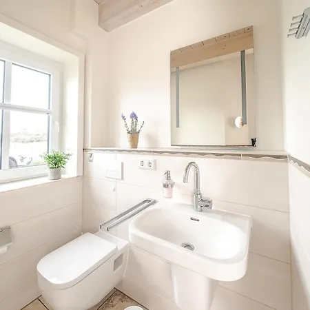 Reetgedecktes Nordseehaus Mit Garten, Sauna & Kamin *