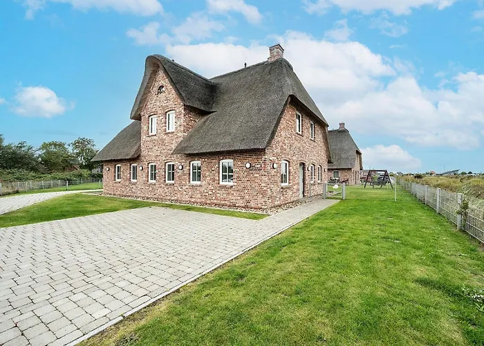 Reetgedecktes Nordseehaus Mit Garten, Sauna & Kamin